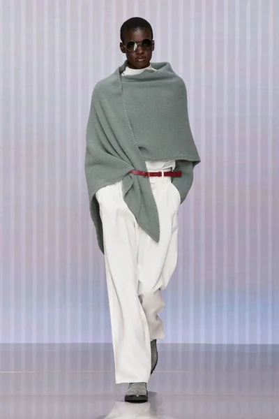 Look 18
